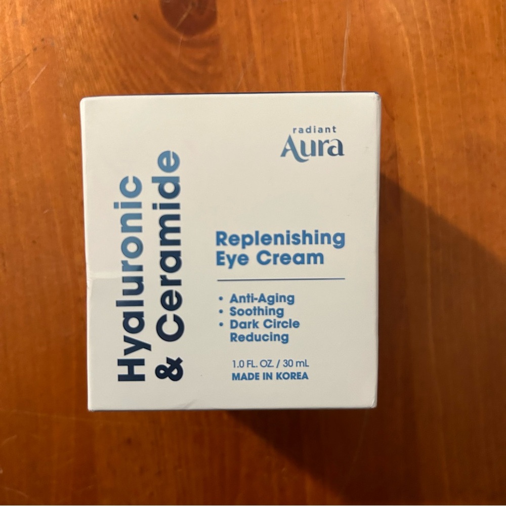 New Radiant Aura Hyaluronic & Ceramide Replenishing Eye Cream